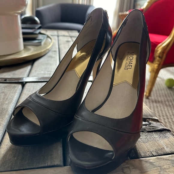 as new CHOCOLATE BROWN Michael Kors heels - Picture 5 of 5